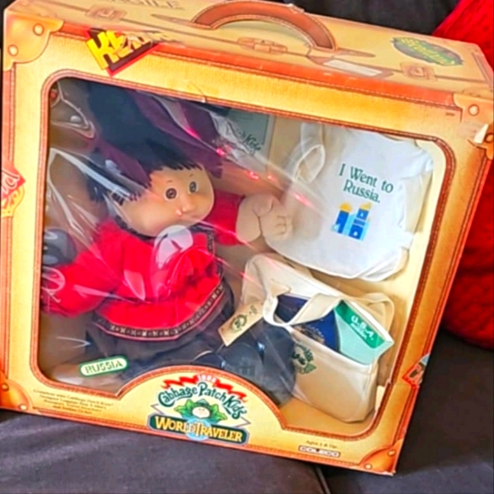 Cabbage Patch  1995 World Traveler Doll - Red Outfit